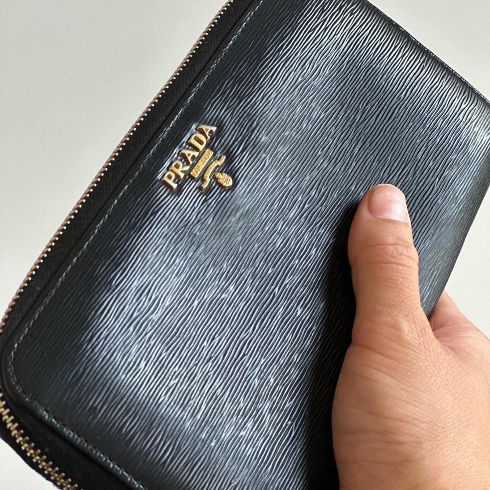 PRADA
Saffiano Metal Leather Continental Wallet
